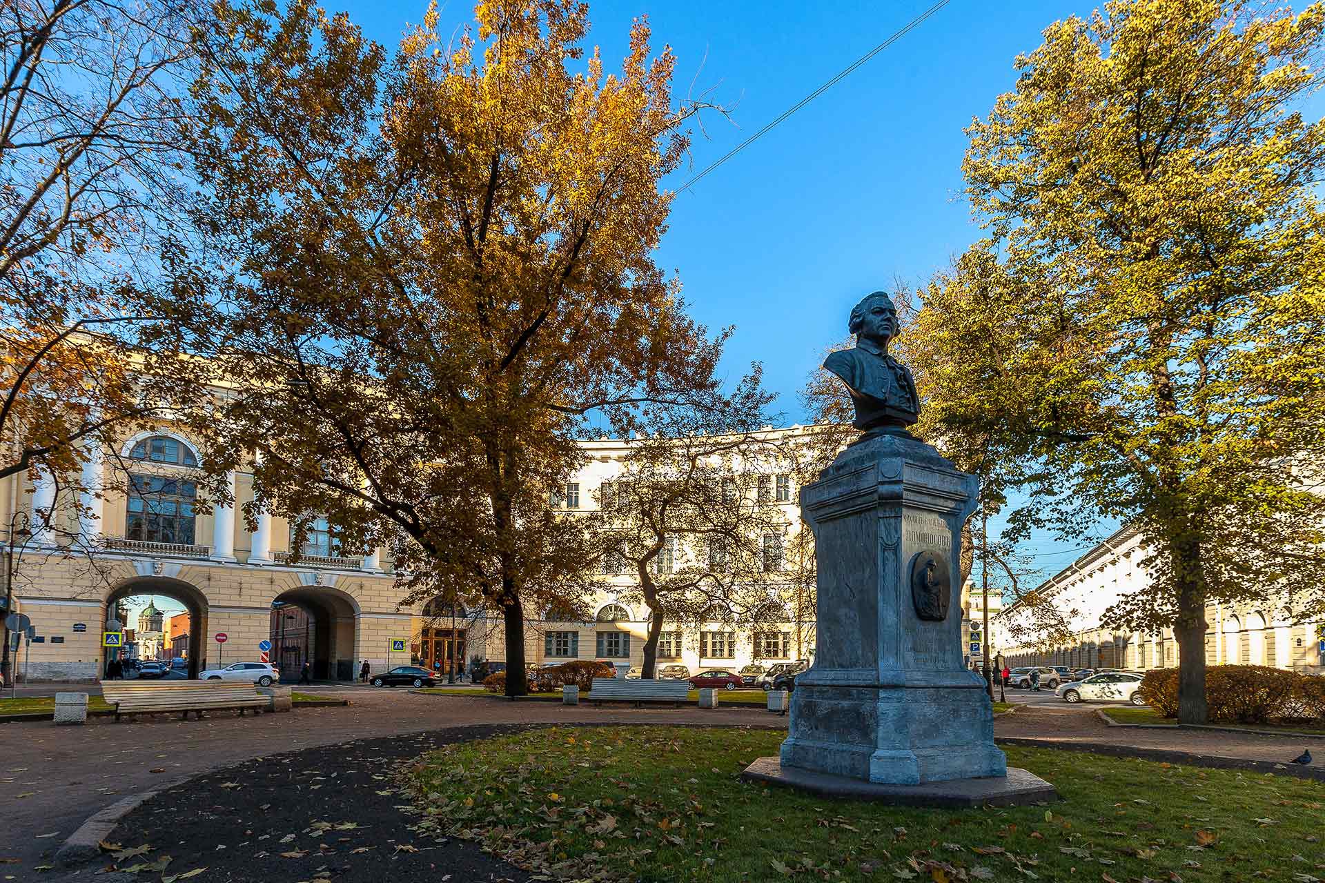ломоносов памятник петербург