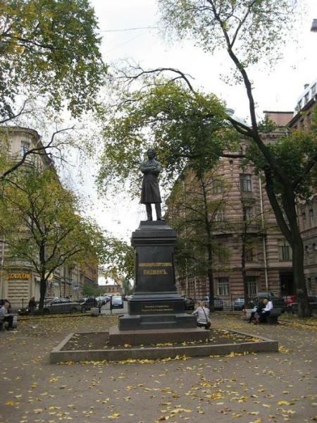 Памятник Пушкину на ул. Пушкинской