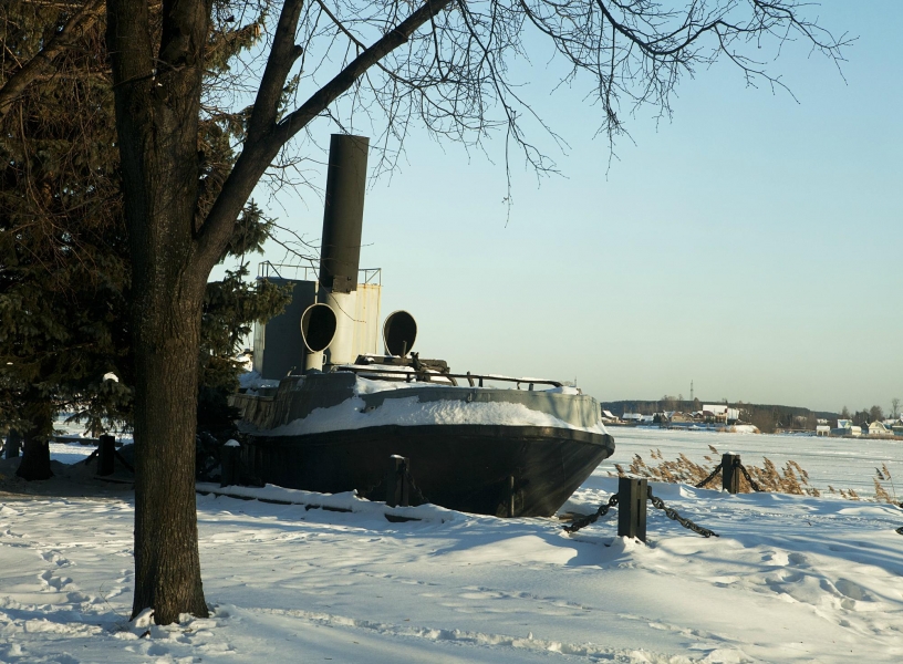 Памятник морякам и судам Ладожской военной флотилии
