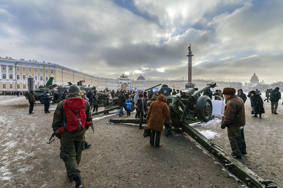 Фоторепортаж Ipetersburg: 70-летие со дня освобождения от блокады на Дворцовой площади