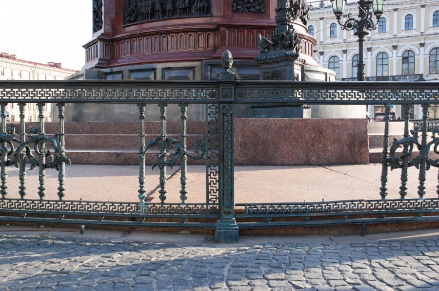 Памятник Николаю I на Исаакиевской площади в Санкт-Петербурге - фото