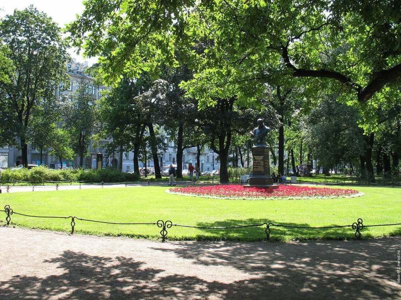 Александровский сад в Петербурге около Адмиралтейства - фото
