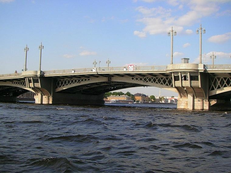 Благовещенский мост (мост Лейтенанта Шмидта)