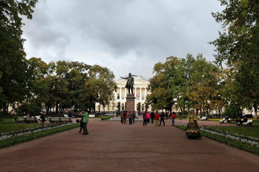 Памятник А.С. Пушкину на площади Искусств