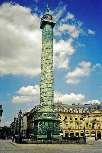 Александровская колонна  - выше Вандомской колонны в Париже
